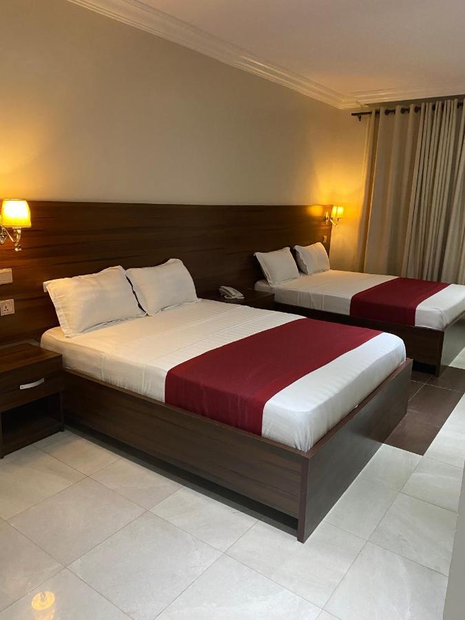 Posh And Victoria Island Отель Лагос
